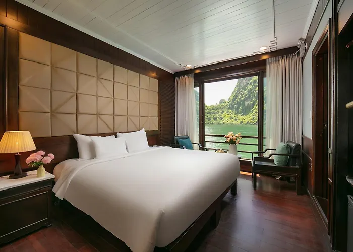 Premium Cruises Group Botel Hạ Long