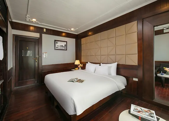 Botel Premium Cruises Group Hạ Long